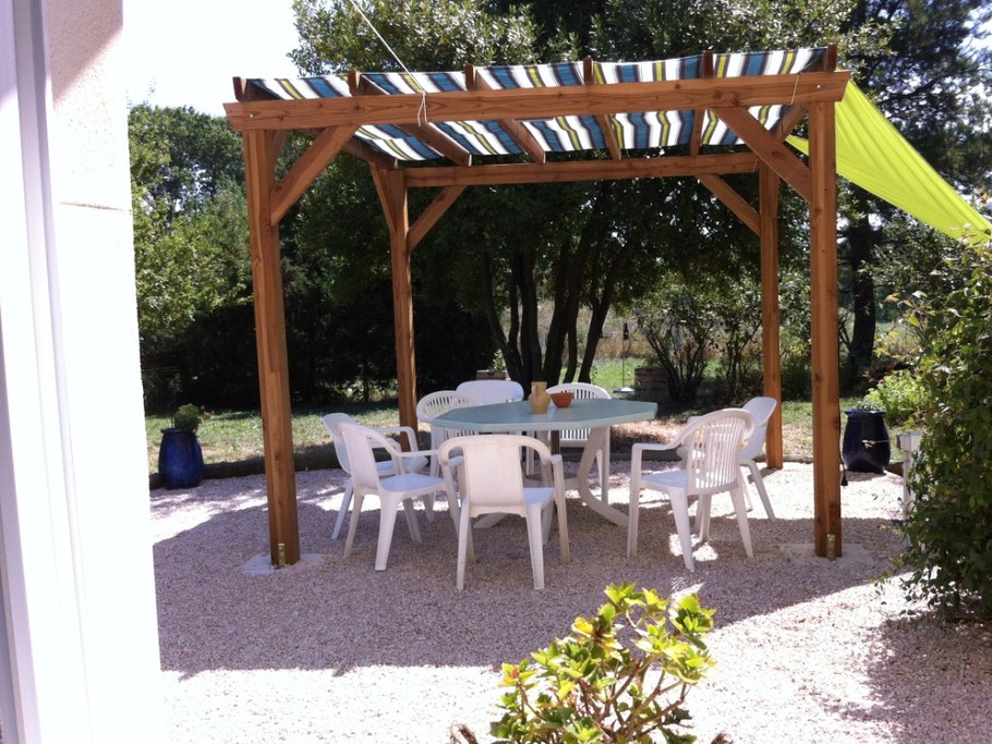 Vue de la maison sur pergola