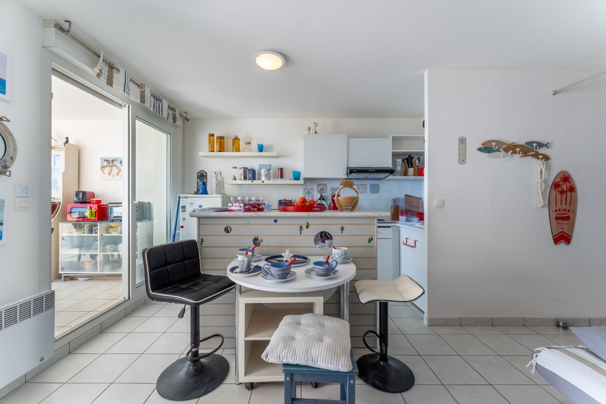 Autre perspective : micro-onde et mini-four + Nouveautés : hotte, robinet et ADOUCISSEUR !