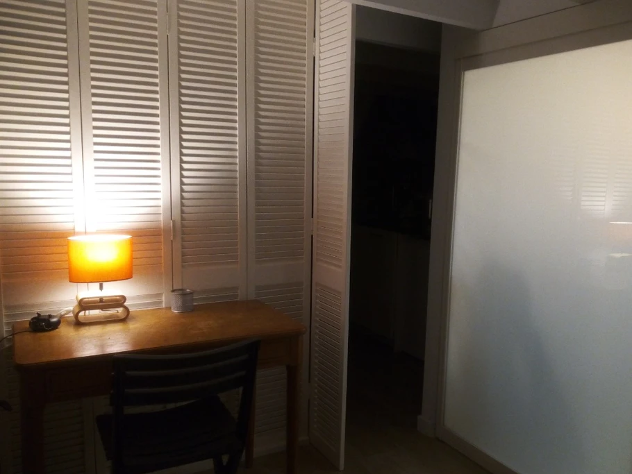Coin bureau dans la chambre