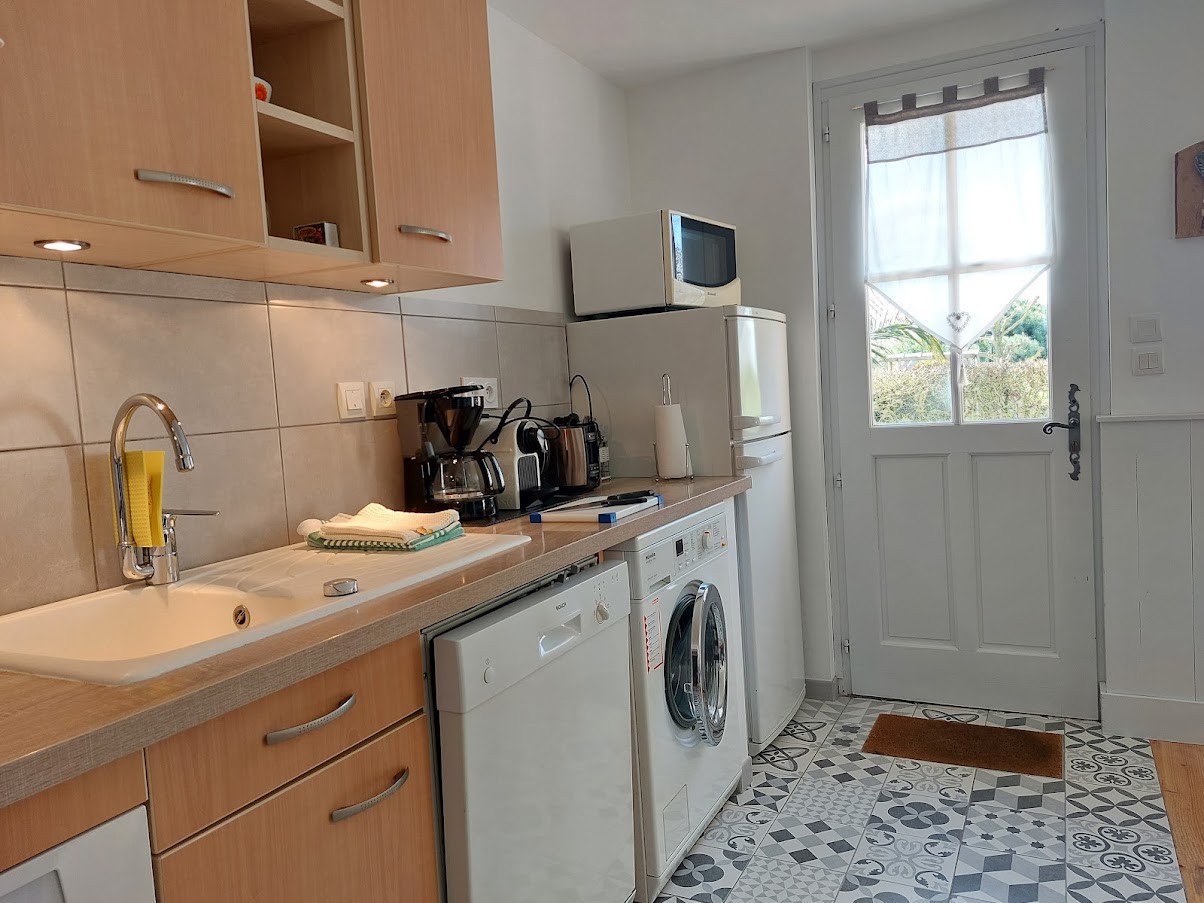 Garden level access for the Agapanthe gîte