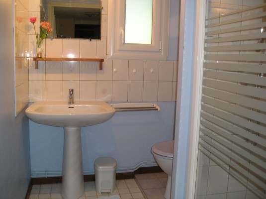 Salle de bains Douche et Toilettes