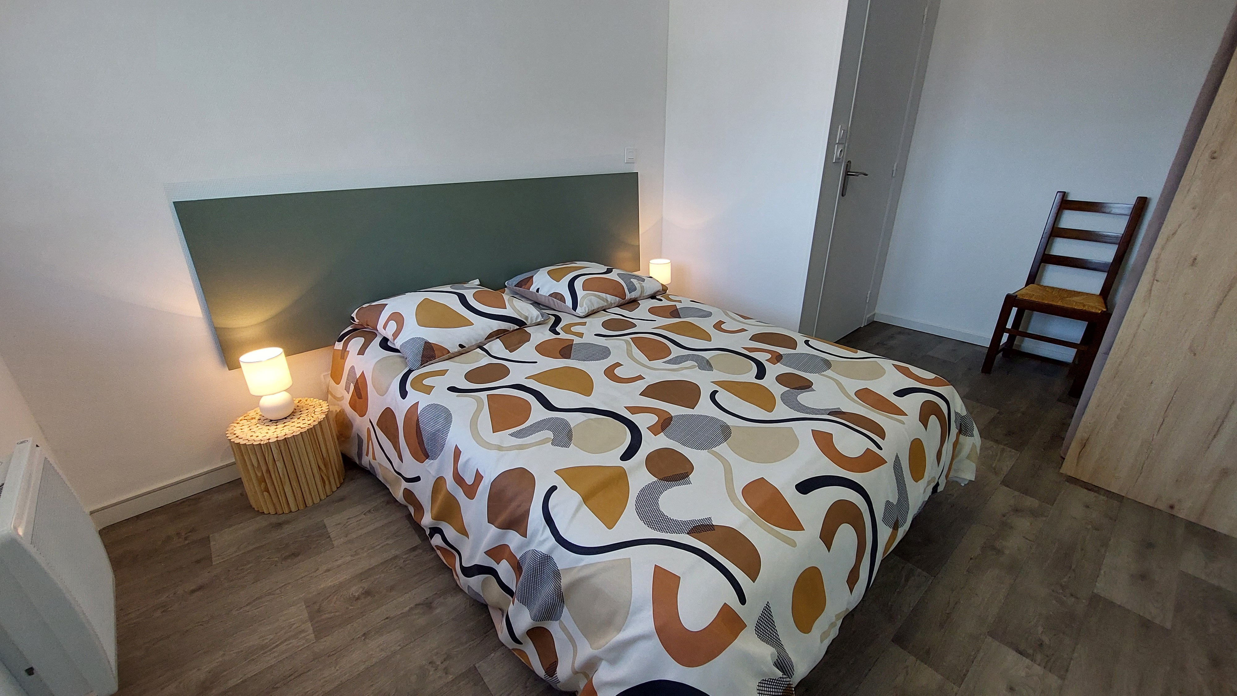Chambre avec lit 140 du gîte Jonquille à La Villa aux Fleurs