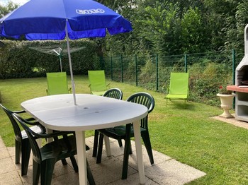 Détente au jardin ombragé très calme et reposant.
