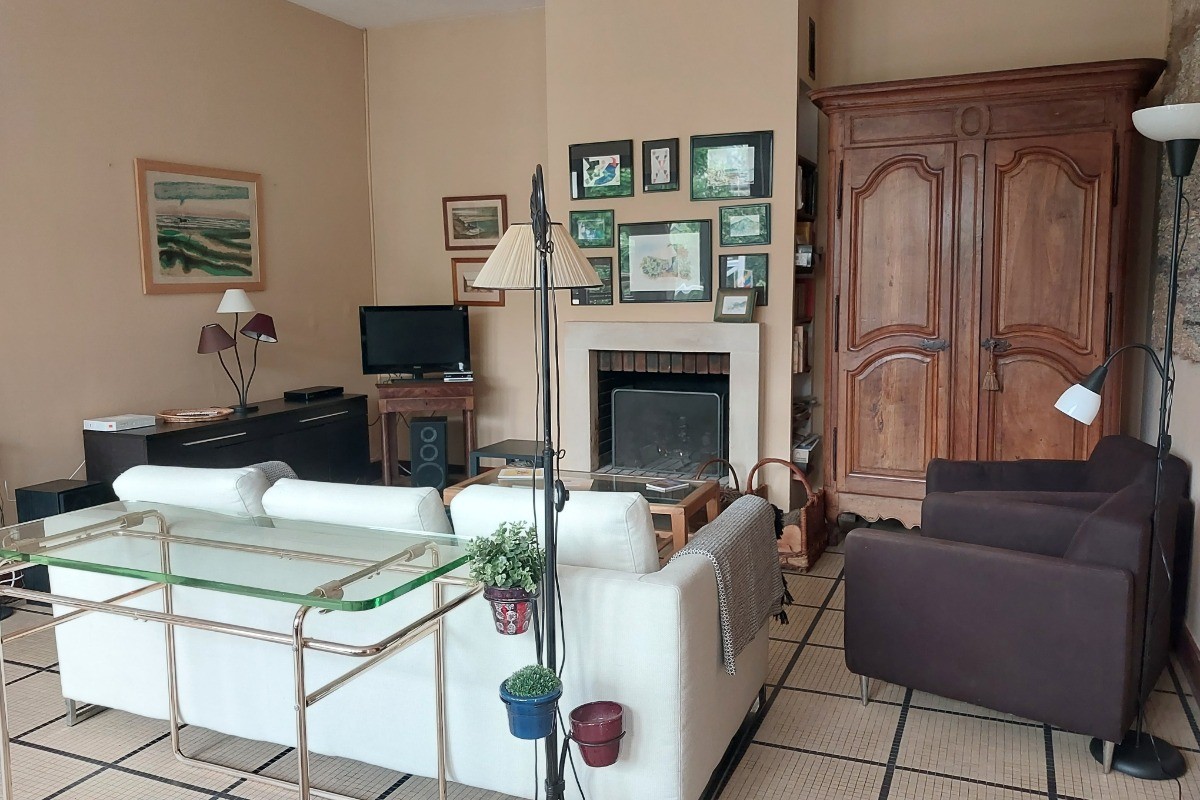 Grand living de plain-pied avec terrasse sud