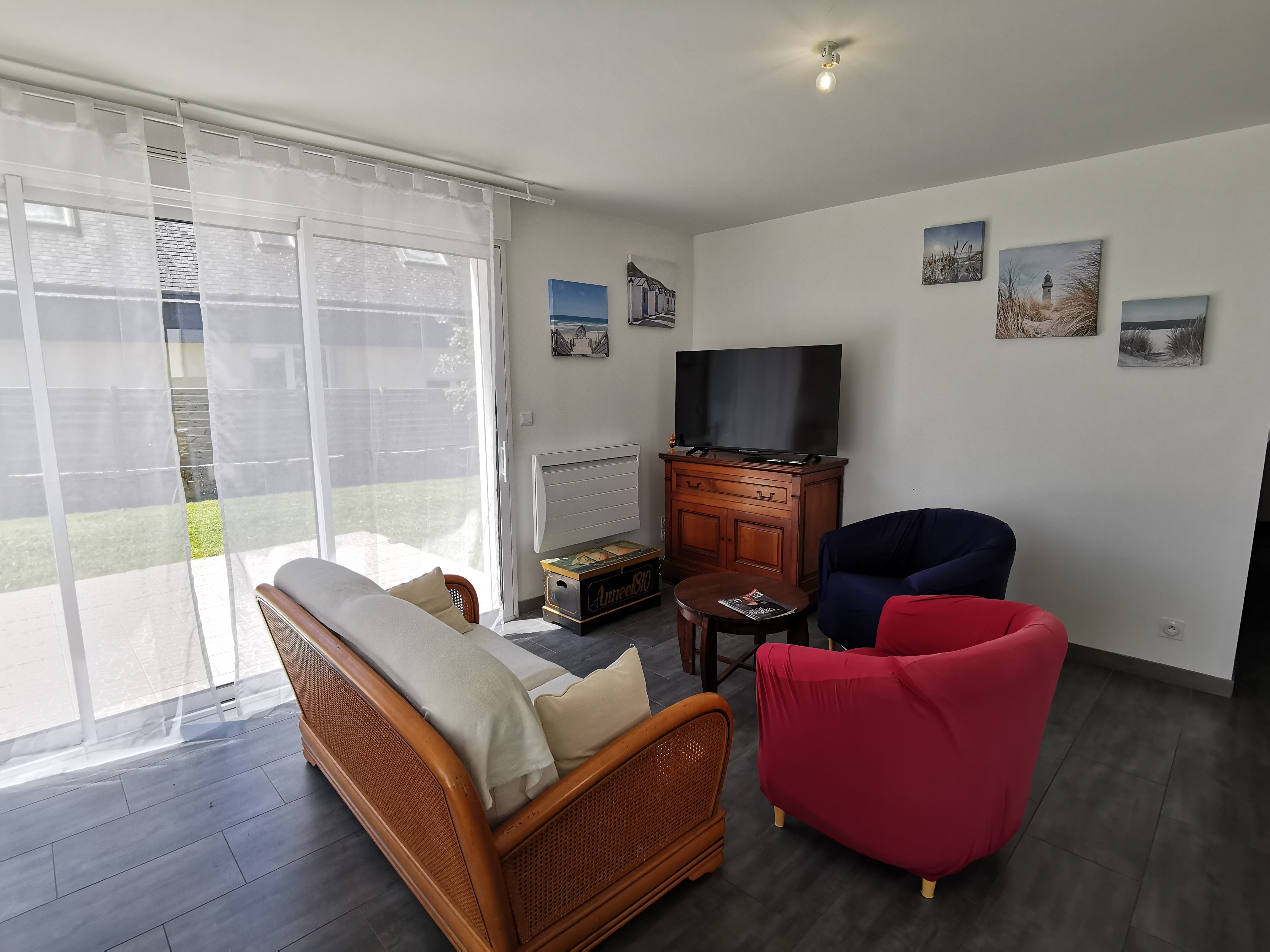 salon avec TV