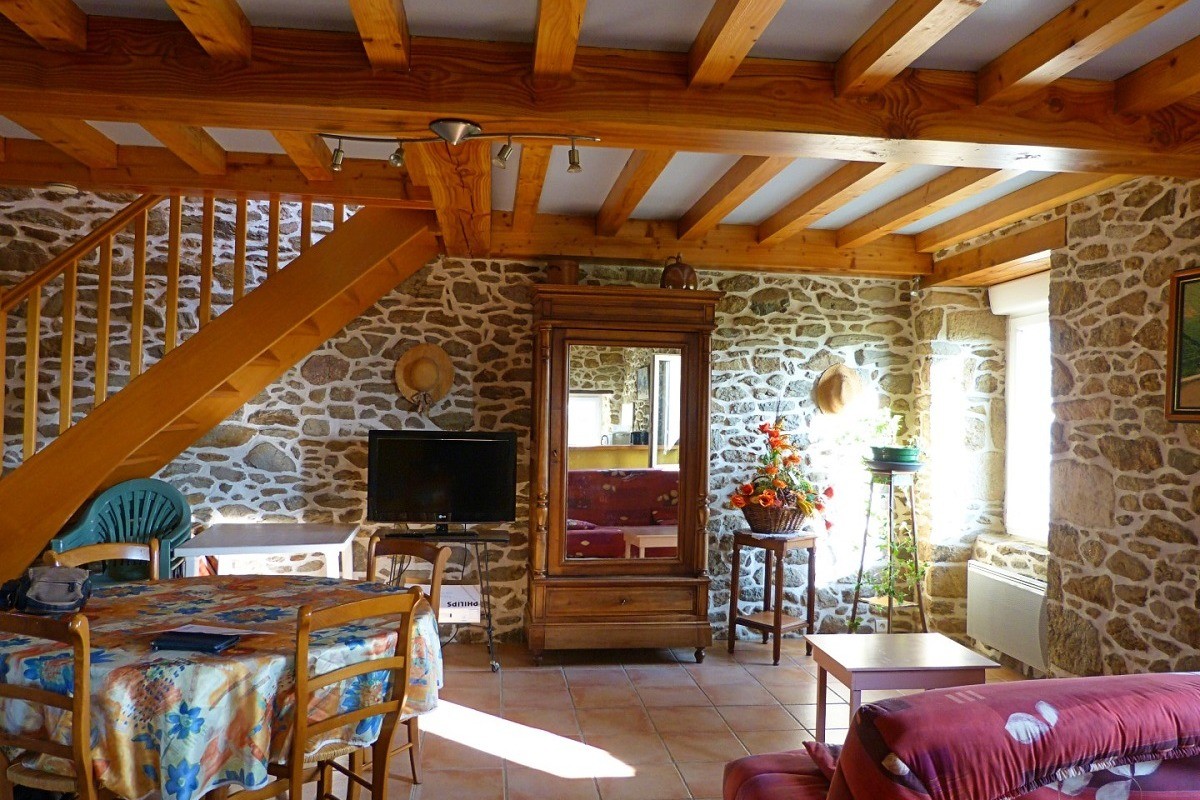 Location Mme Thebault - salon séjour - Maison 4 personnes en campagne entre Dinan et les magnifiques plages de St Jacut de la Mer