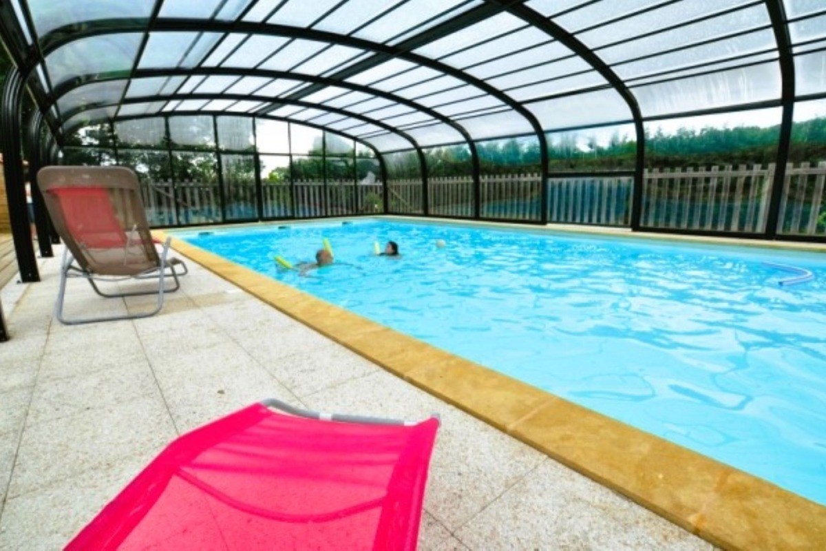 Piscine couverte CHALET PRAIRIE Gîte Chez Christiane et Yves 24 Aubas