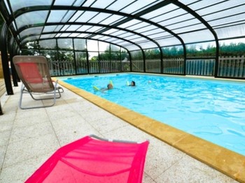 Piscine couverte CHALET PRAIRIE Gîte Chez Christiane et Yves 24 Aubas