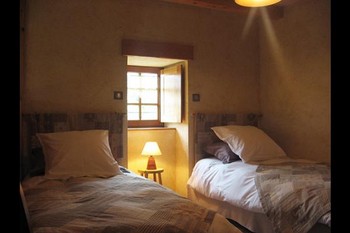 Nid au creux des pierres : chambre située au 1er étage et pouvant accueillir jusqu'à
4 personnes.