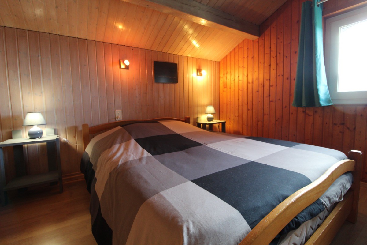 Chambre 3 à l'étage - Maison à Fraize
