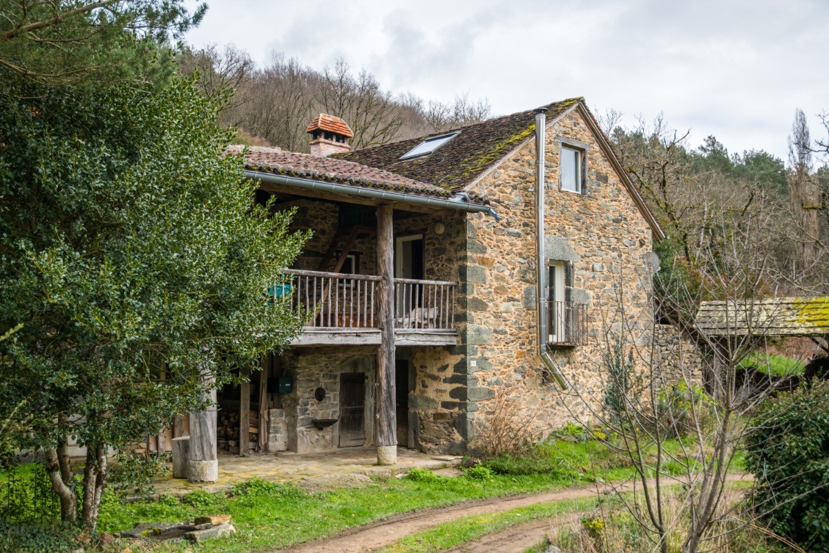 Vue extérieure GITE LE CUN FRAYSSHINES LOT 46 CLEVACANCES