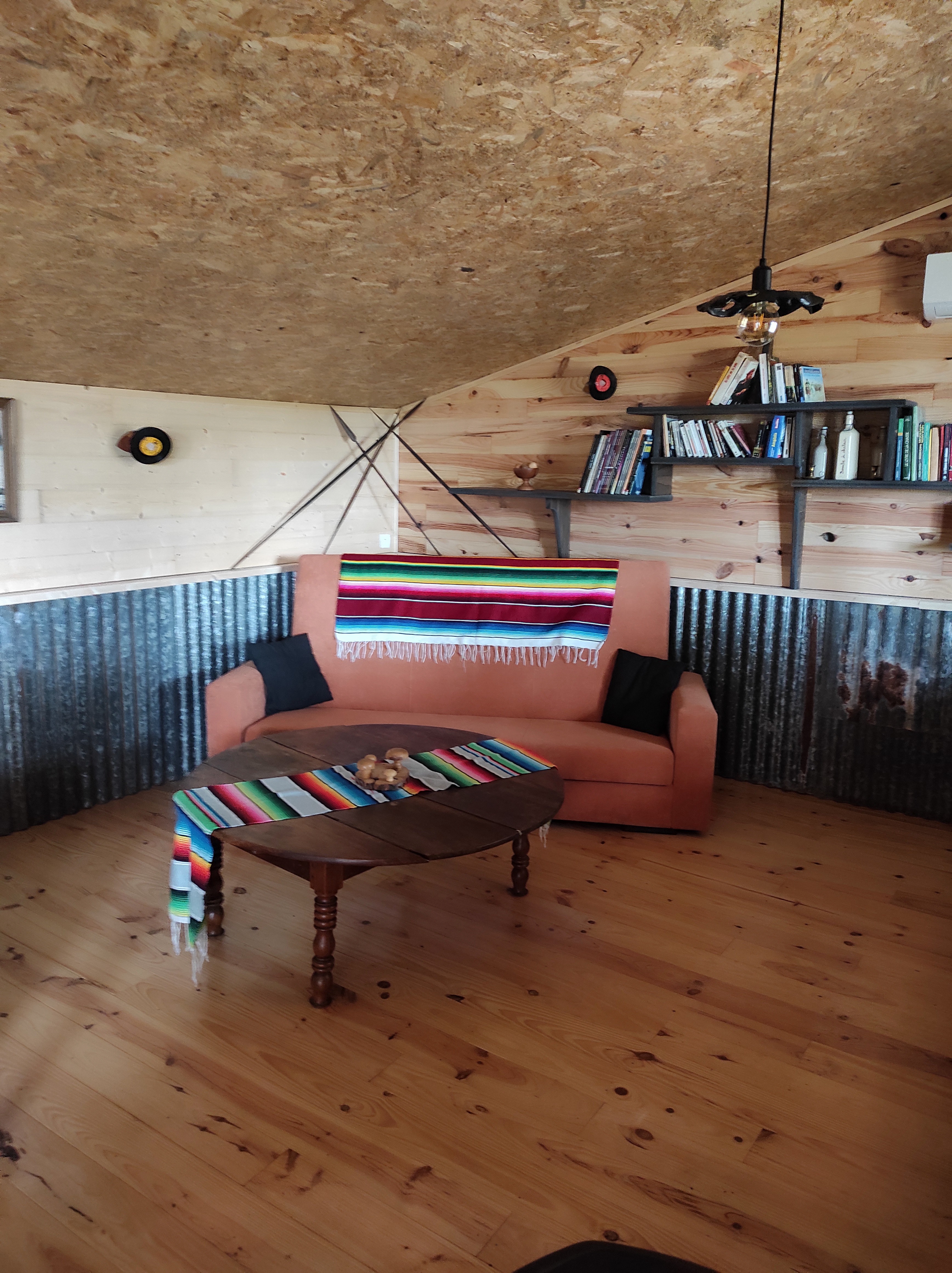 Salon avec canapé convertible 