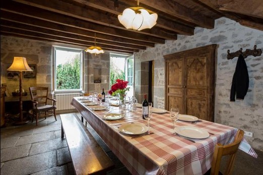 La Betoulle Gîte grande capacité en Creuse au cœur du Limousin. Maison 6 chambres pouvant accueillir jusqu'à 15 personnes