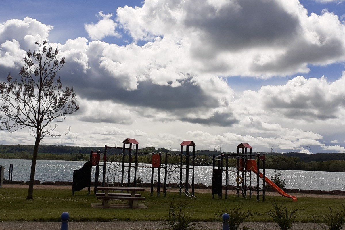 aire de jeux au bord de la plage