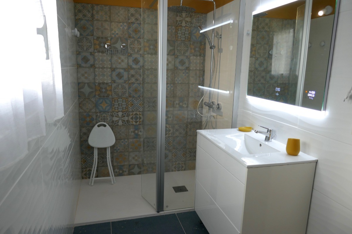 Salle d'eau attenante à la chambre 3