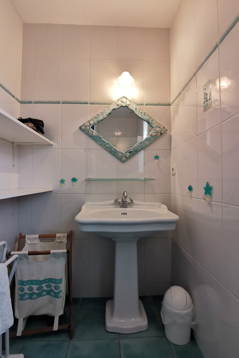 Salle d'eau dans la chambre