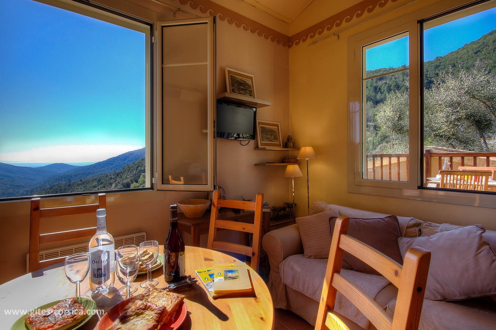 Coin repas vue vallée