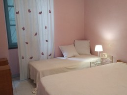 Chambre un lit double et un lit simple