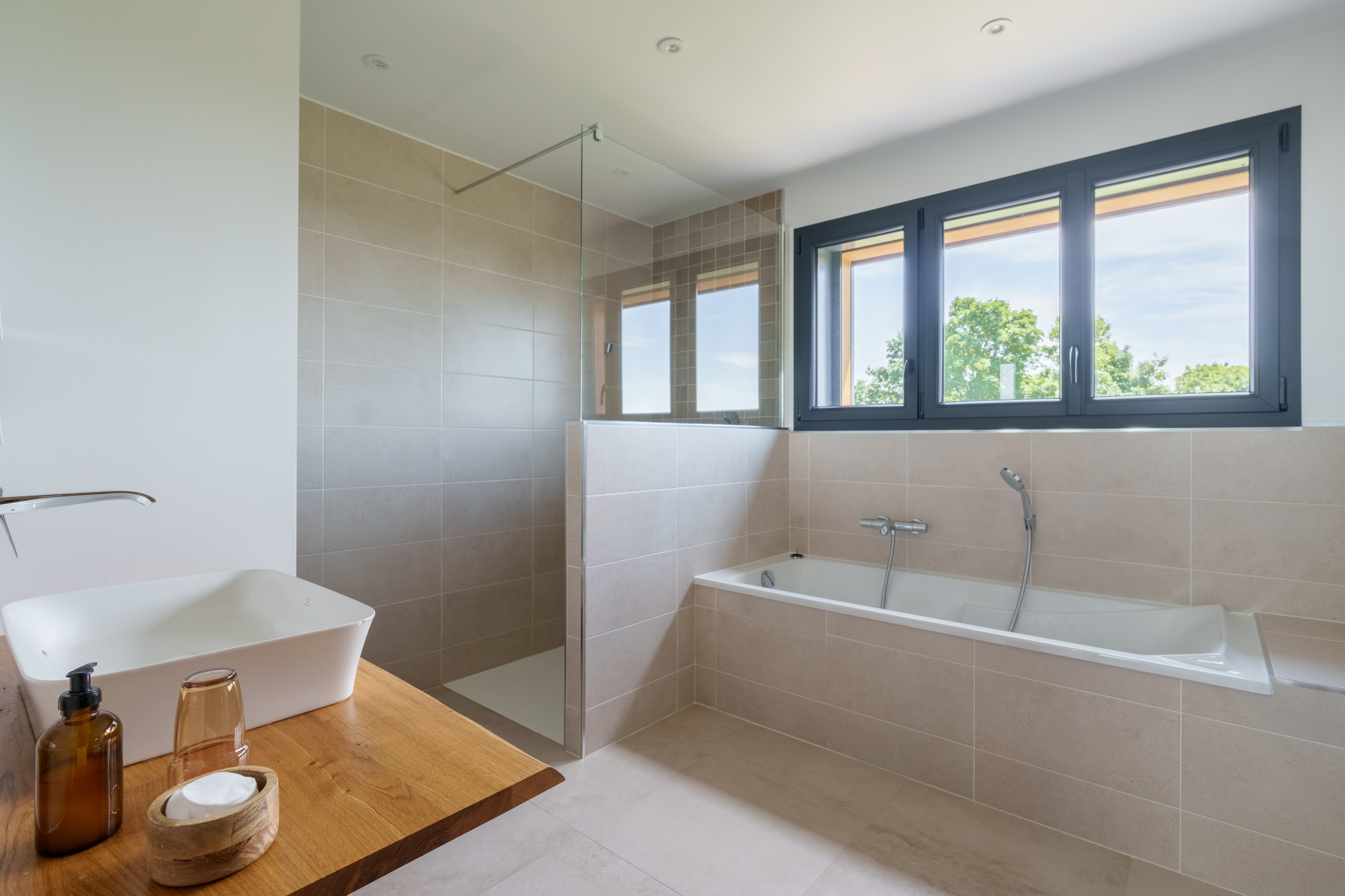 Salle de bain complète de l'esapce familial