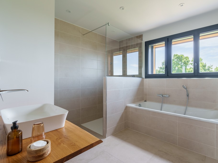 Salle de bain complète de l'esapce familial