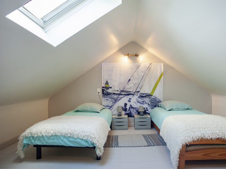 Chambre deux lits 90 et lit bébé