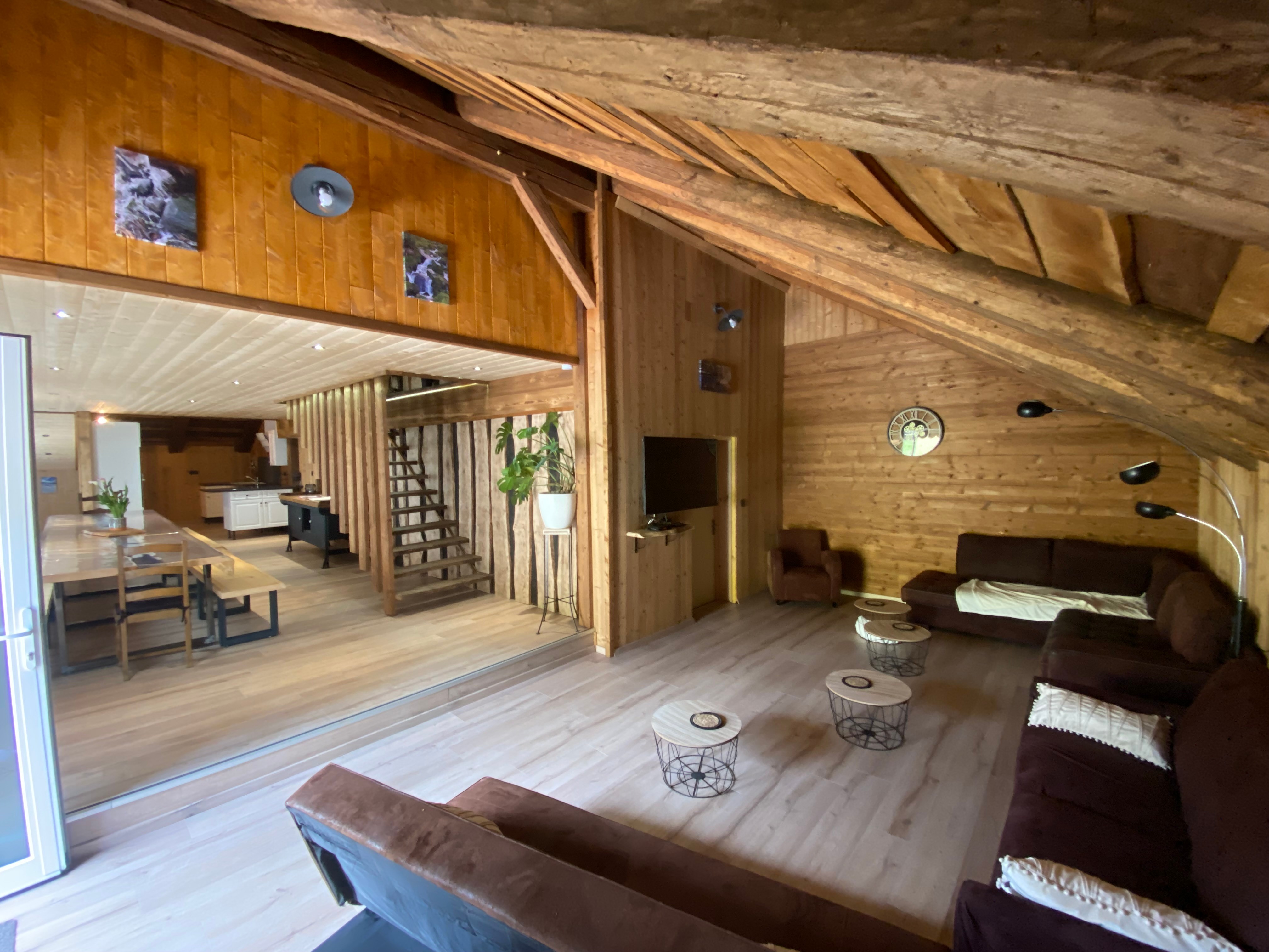 Gîte de groupe Fenil-Logis, ferme entièrement rénovée - Gîtes Digitale