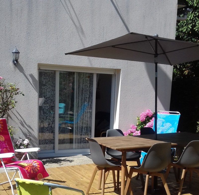 Location avec terrasse et jardin privatif clos