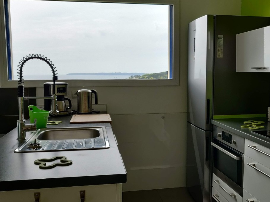 Cuisine équipée pleine vue mer