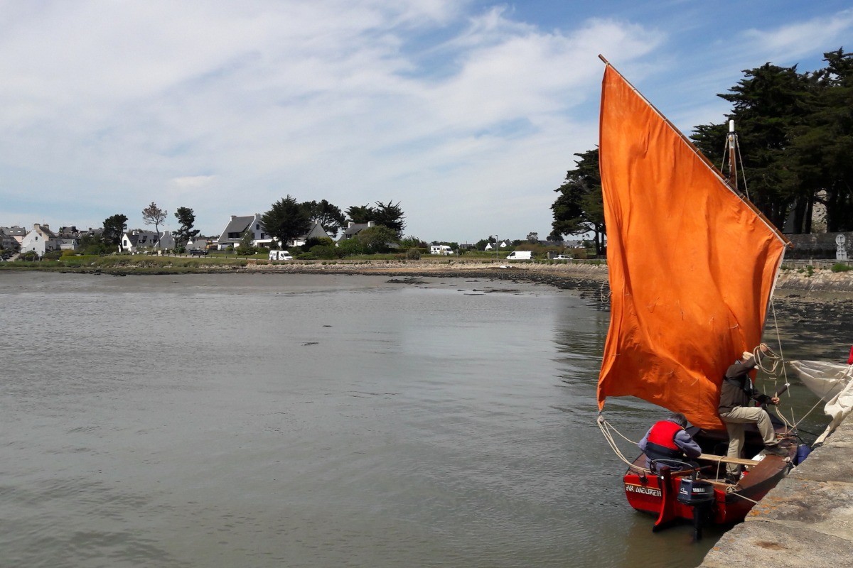 Village vu de la cale de la Garenne 150 m de la maison