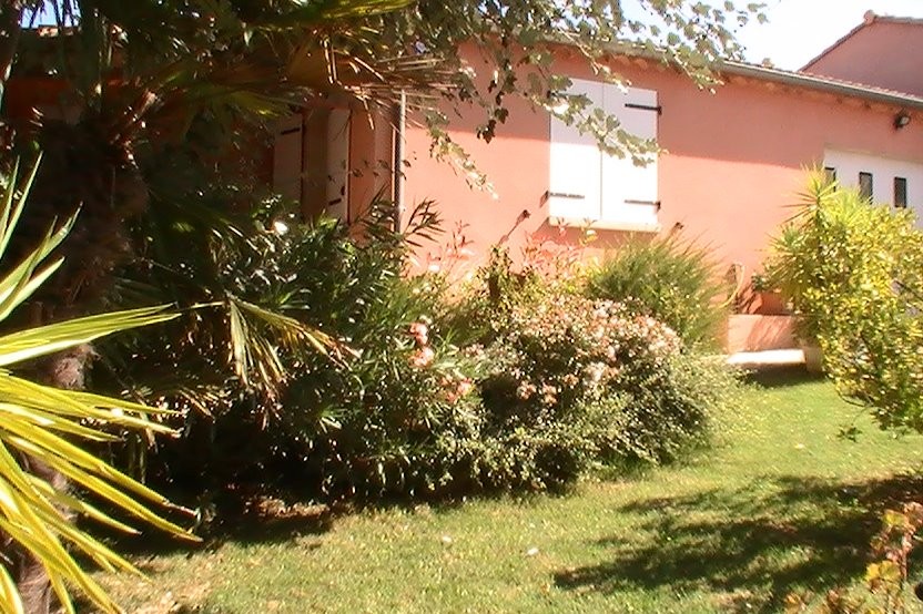 maison ,terrasse et jardin