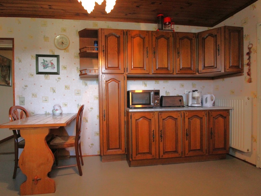 Cuisine - Gîte du Han à Saint-Remy, Vosges – Appartement nature, jardin, terrain pétanque