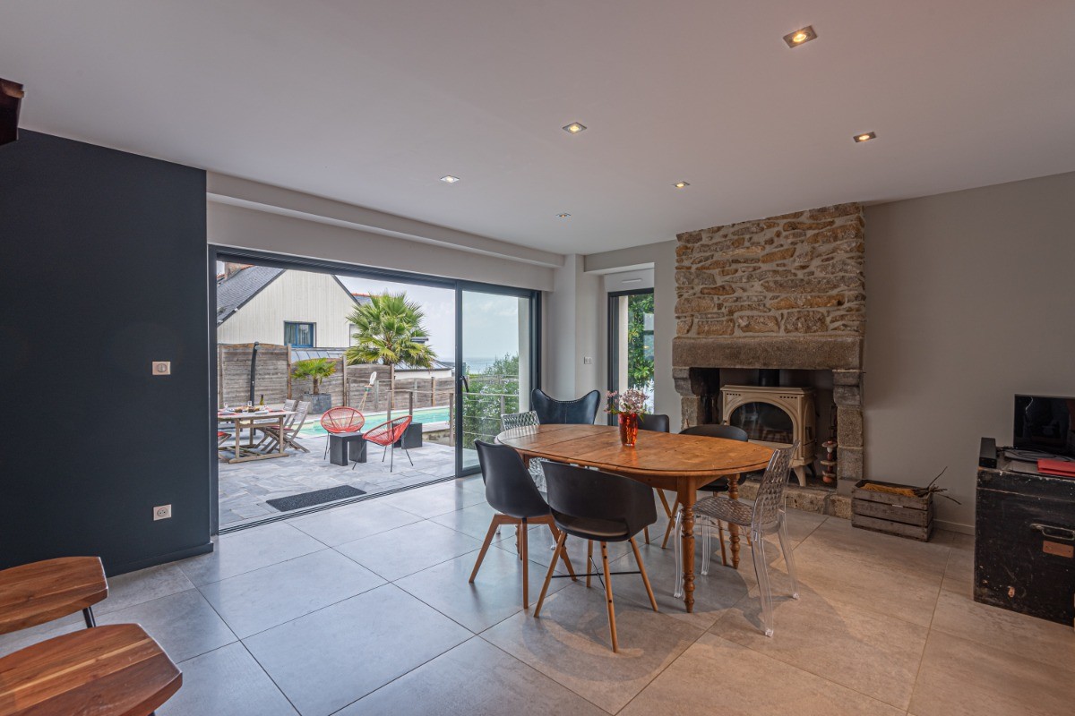 Salle à manger avec accès terrasse