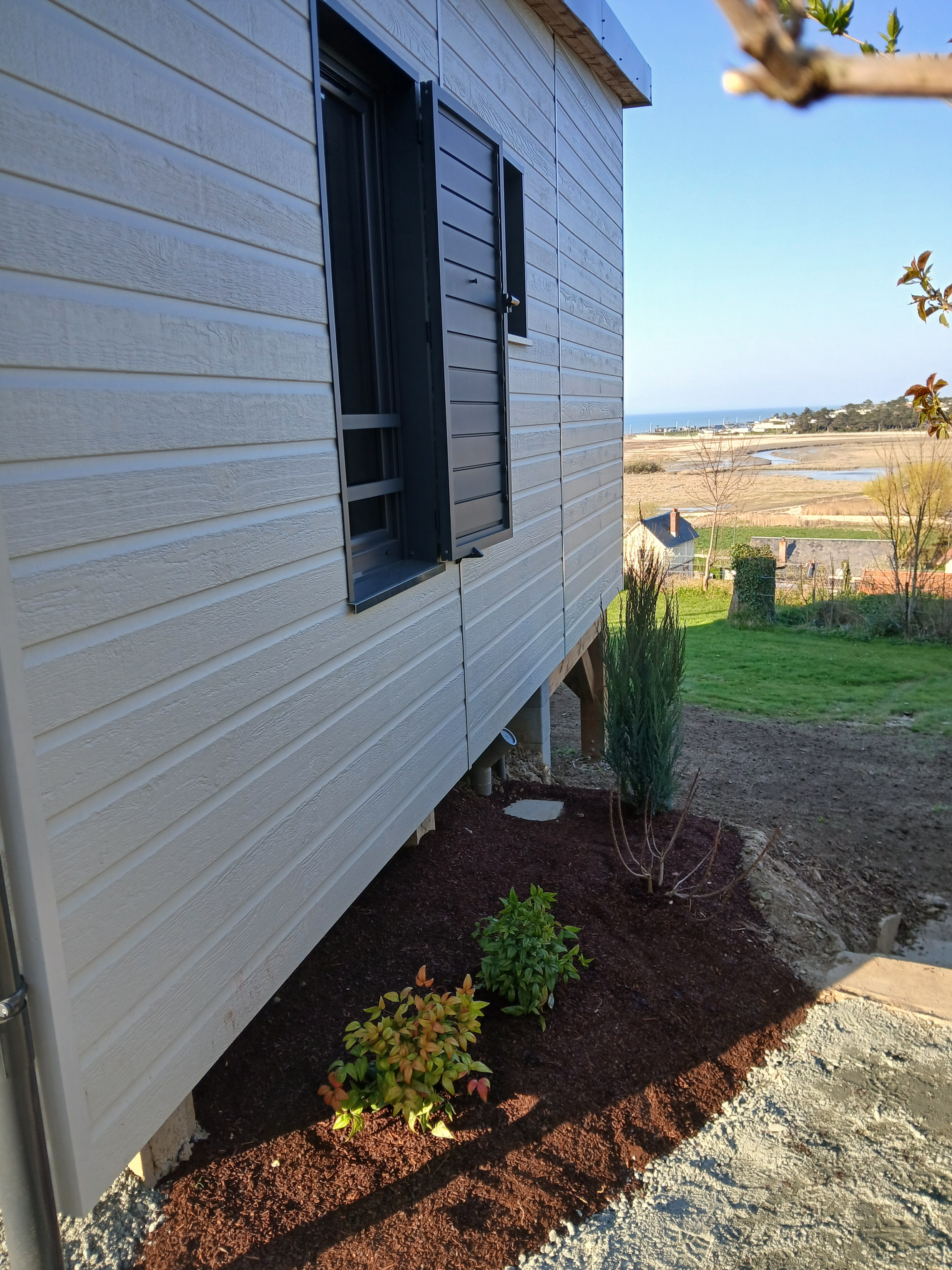 BEDROOM SIDE VIEW