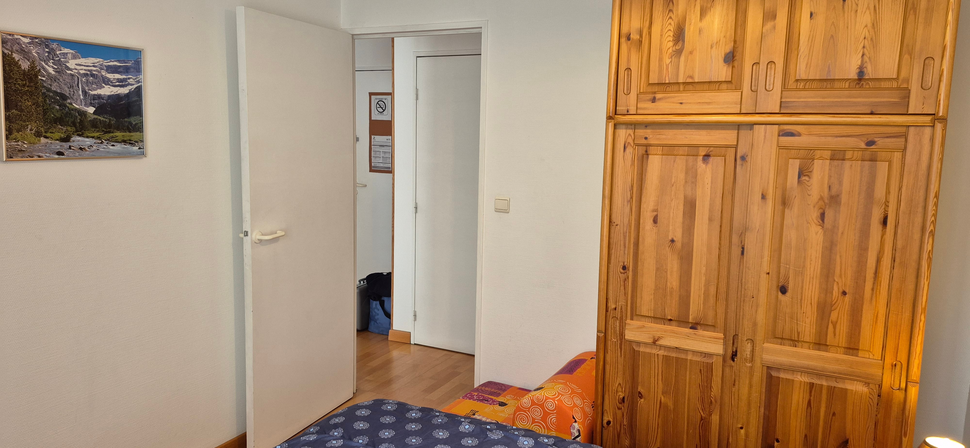 Chambre vers couloir