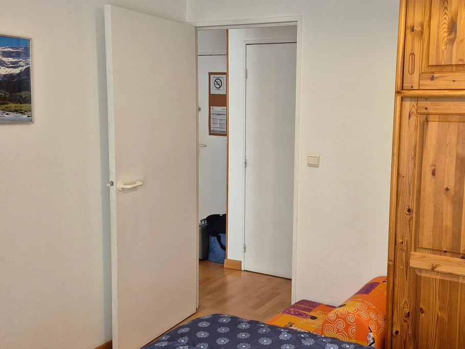 Chambre vers couloir