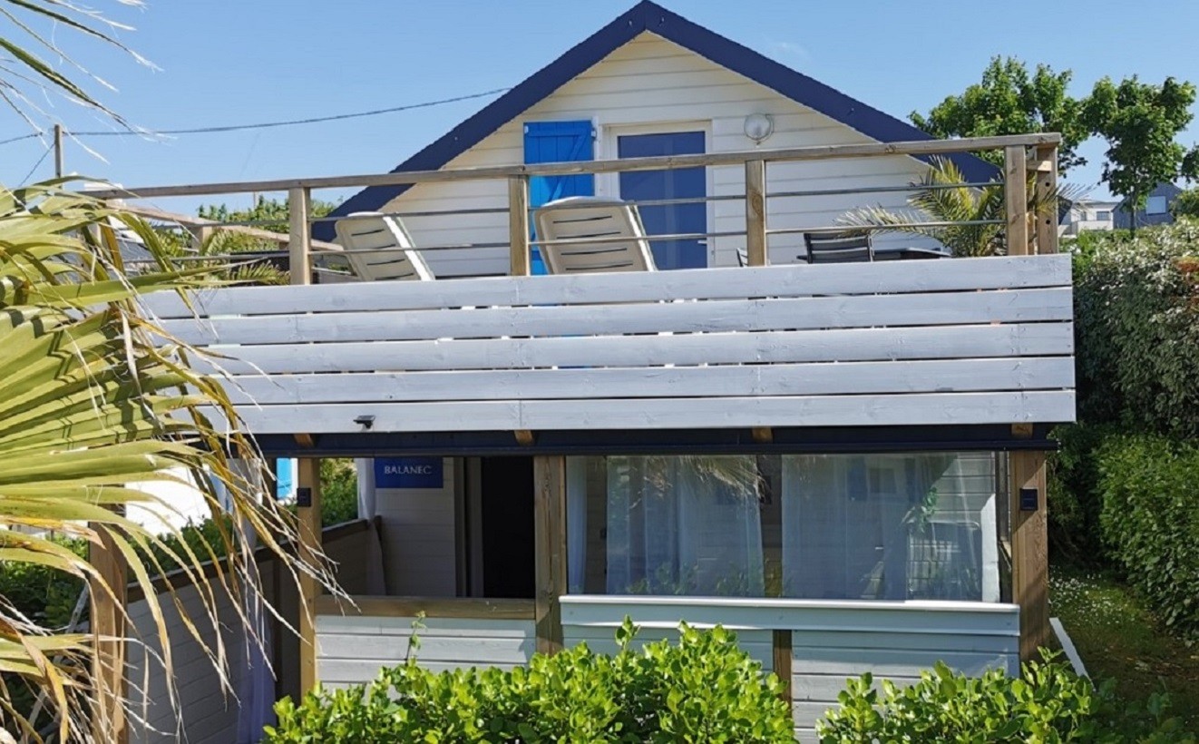 Balanec lodge with terrace and balcony