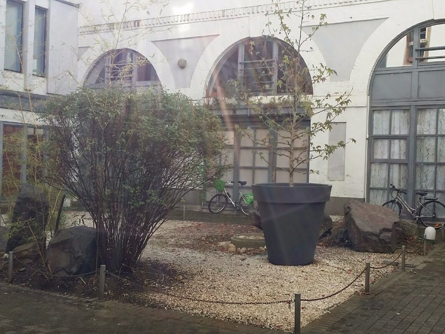 Studio donnant sur cour intérieure calme