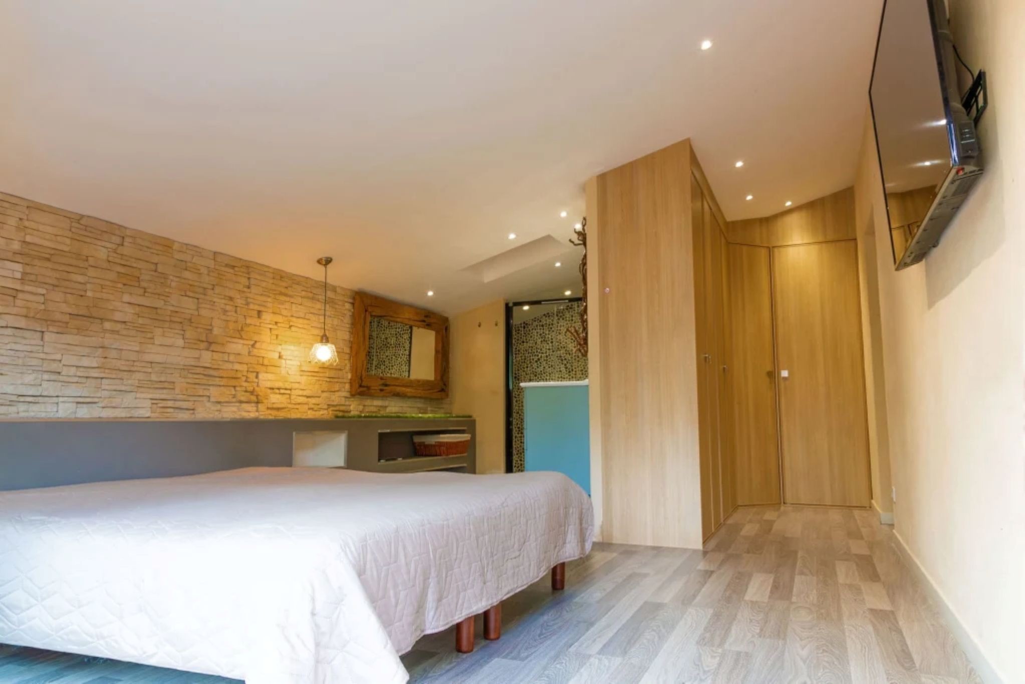 Chambre parentale avec salle d'eau attenante