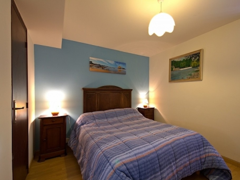chambre 1 lit 140 cm