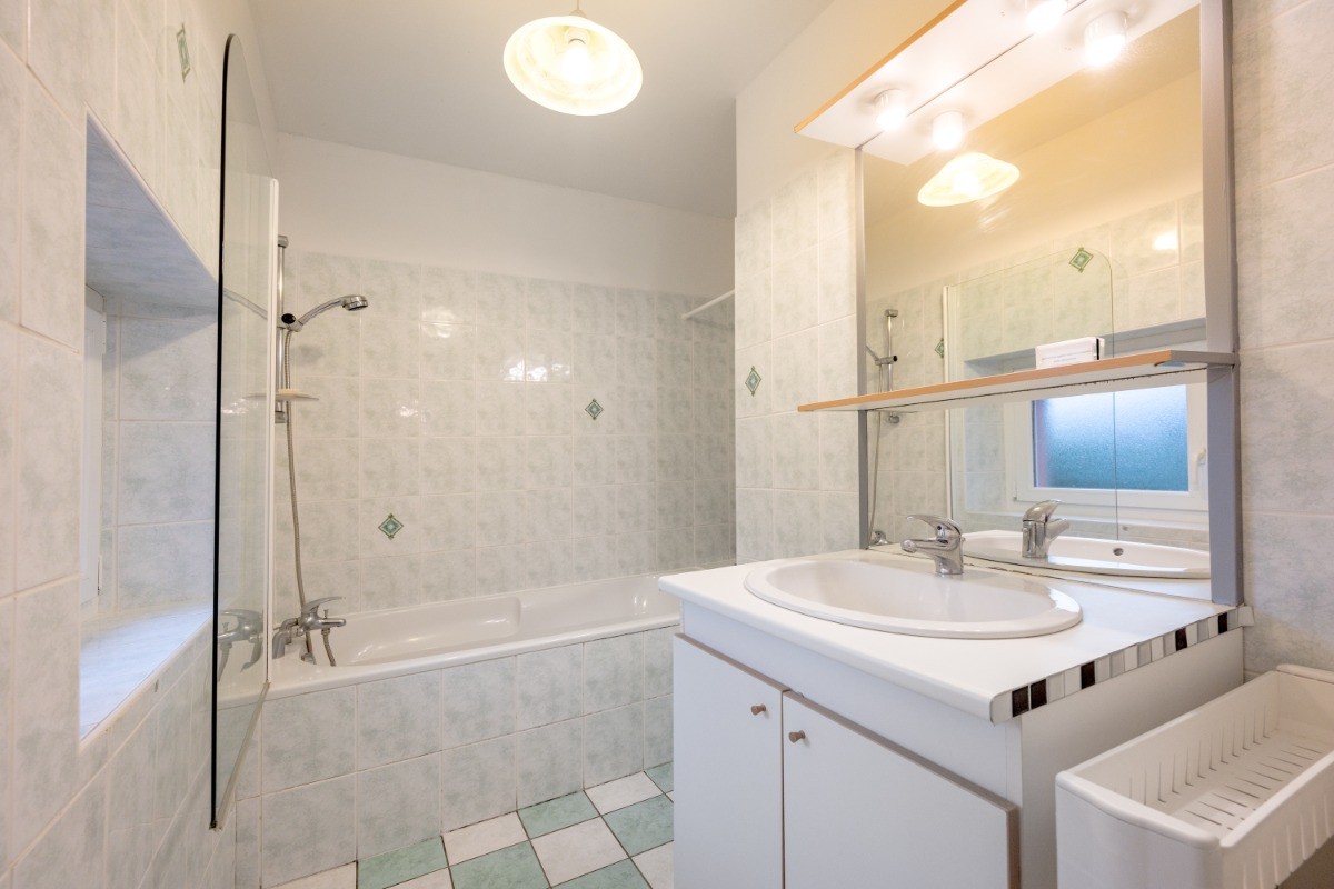 Via location de vacances , Clévacances  Salle de Bain