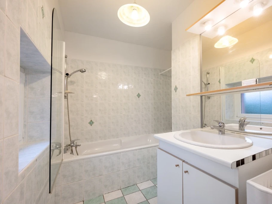Via location de vacances , Clévacances  Salle de Bain