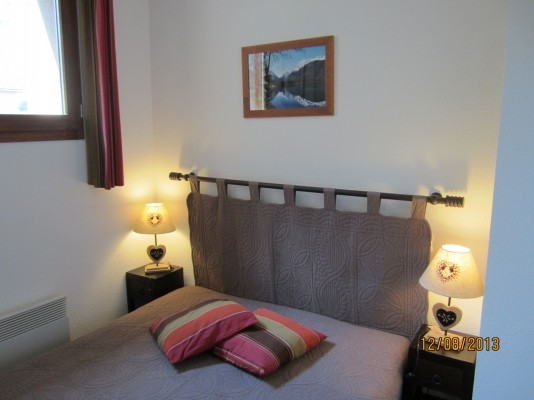 Une chambre lit 140 avec vue sur la montagne