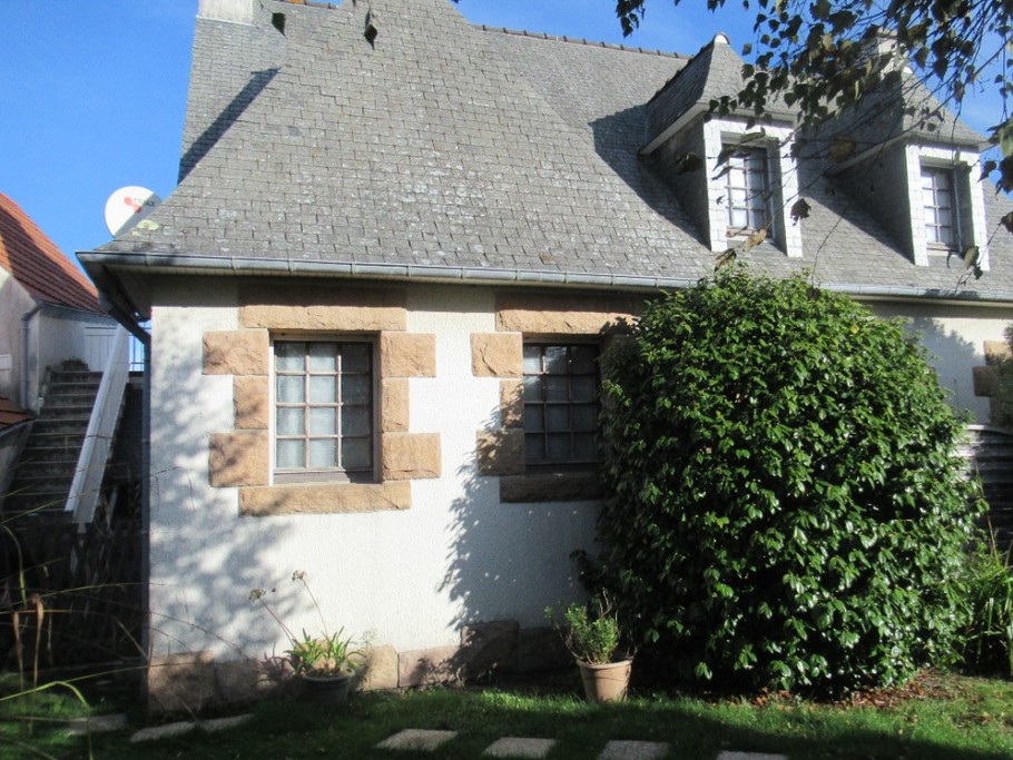 Appartement situé au 1er étage avec accès privatif et accès jardin privatif à votre usage exclusif