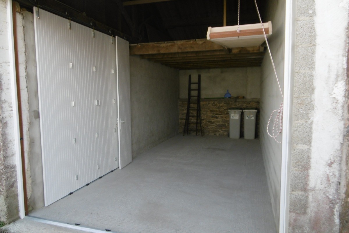 Garage pour voiture et ou vélo