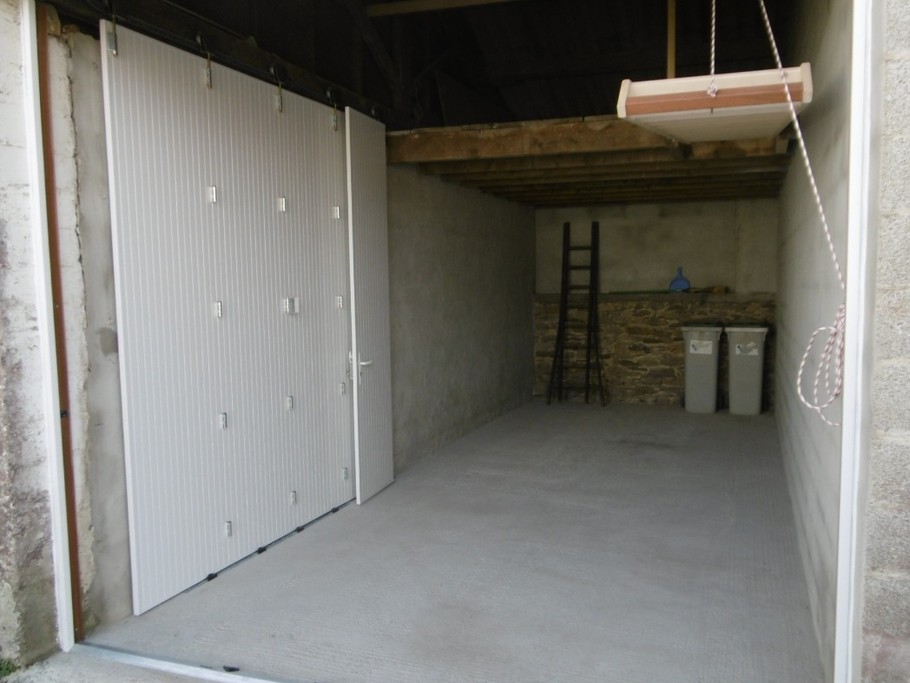 Garage pour voiture et ou vélo
