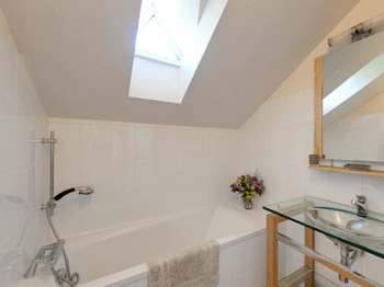 salle de bain chambre blanche