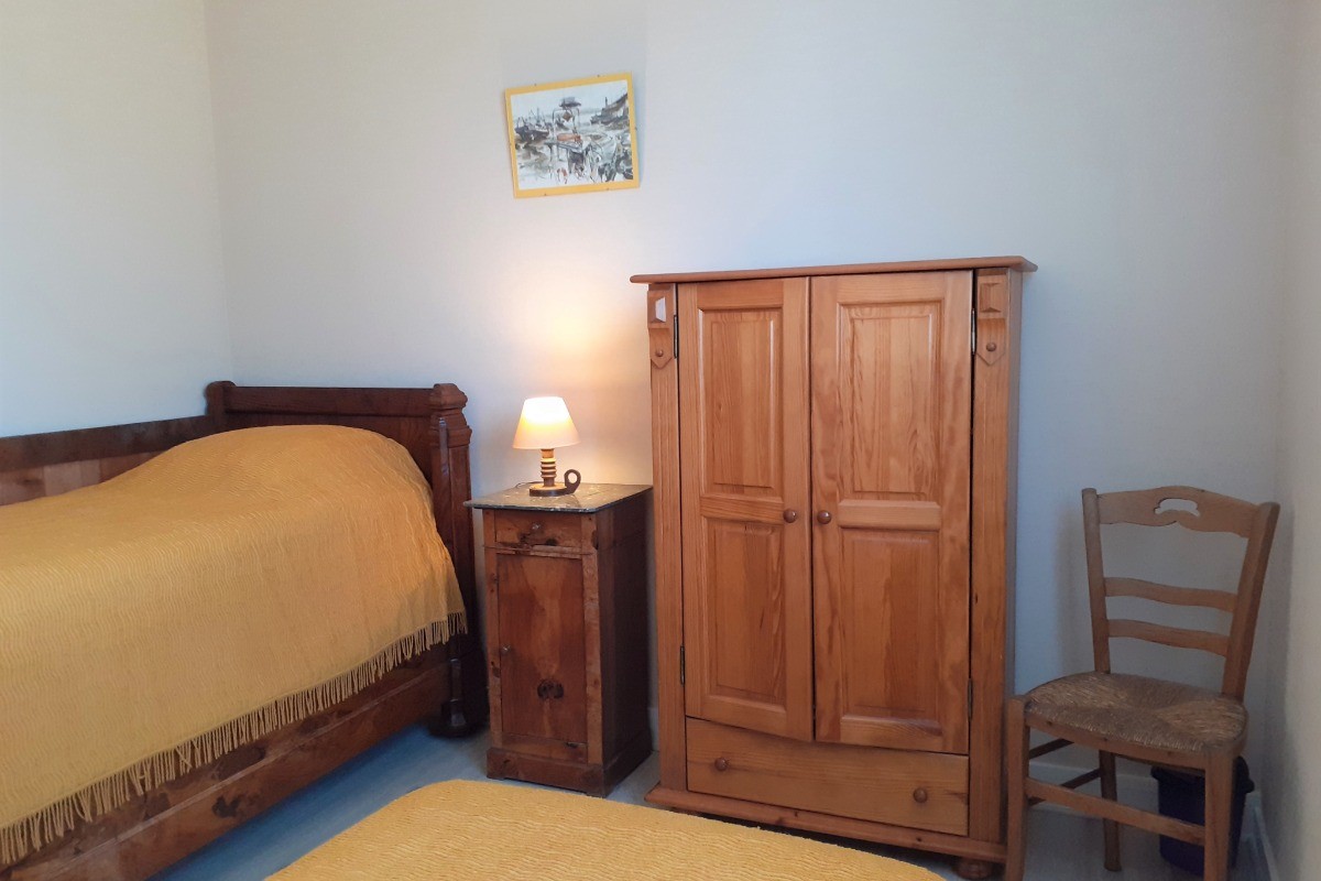 Chambre 2 -  1 lit 90 cms et 1 lit bateau