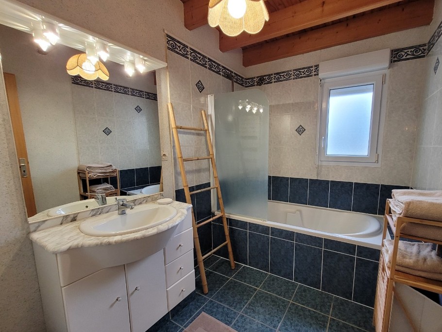 Pour 5 personnes, salle de bain - Idéal famille