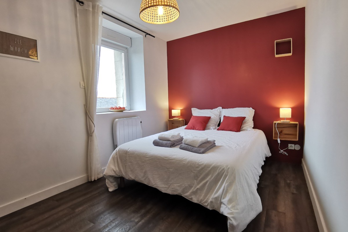 Chambre avec lit 140 à l'étage