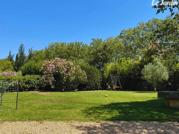 Jardin et balançoires